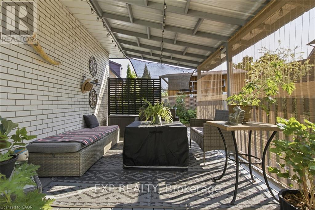 11 SUMMIT CRESCENT - Image 35