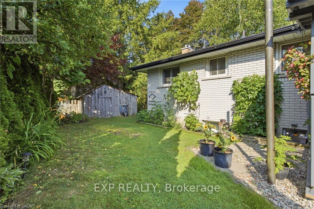 11 SUMMIT CRESCENT - 37