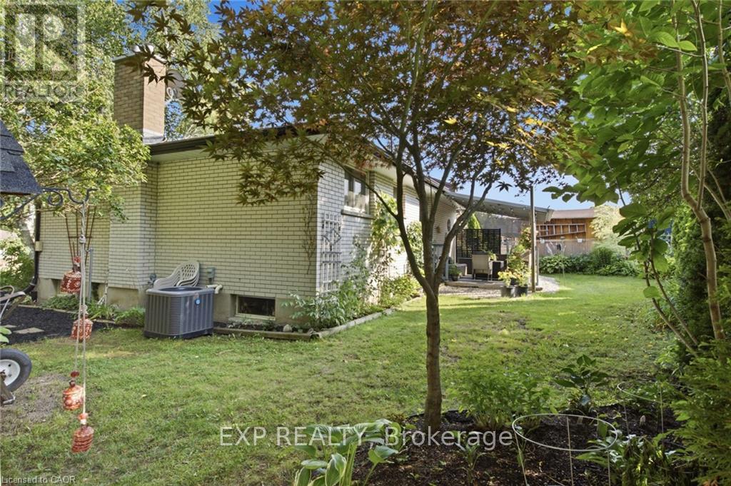 11 SUMMIT CRESCENT - 39