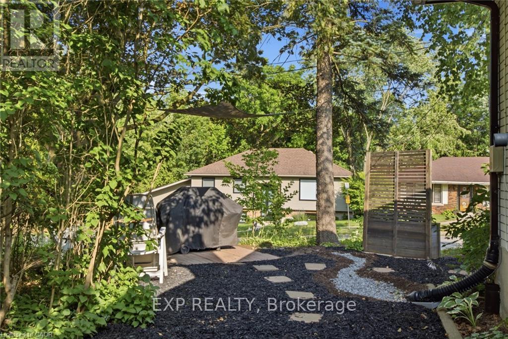 11 SUMMIT CRESCENT - Image 43