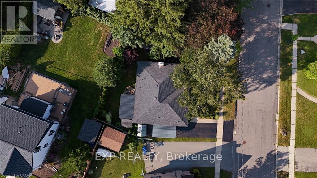 11 SUMMIT CRESCENT - 45