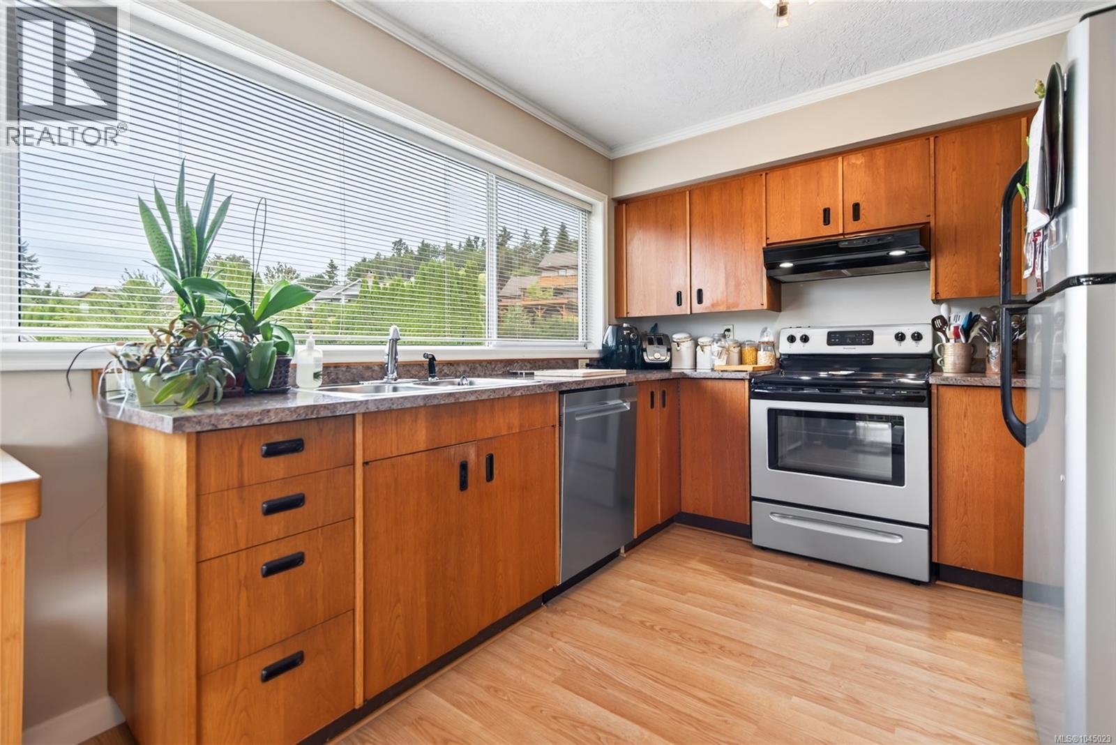 356 Rees Rd - Image 3