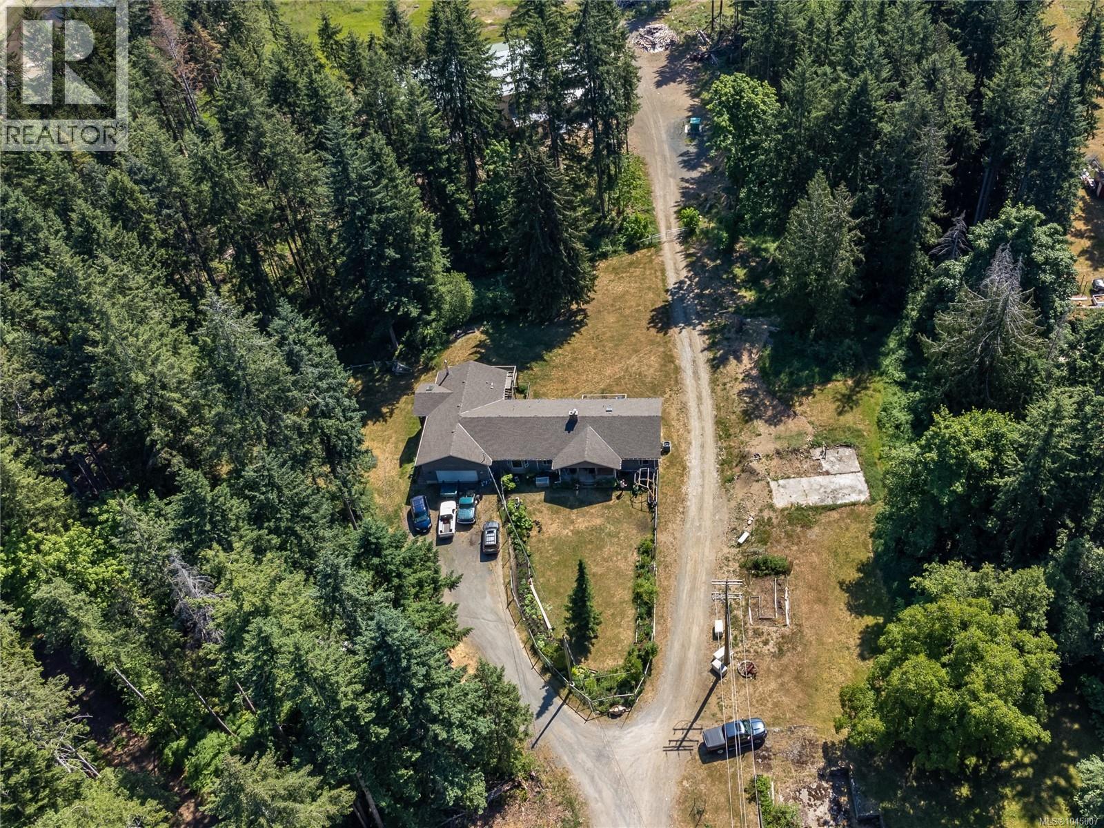 8598 Island Hwy N - 15
