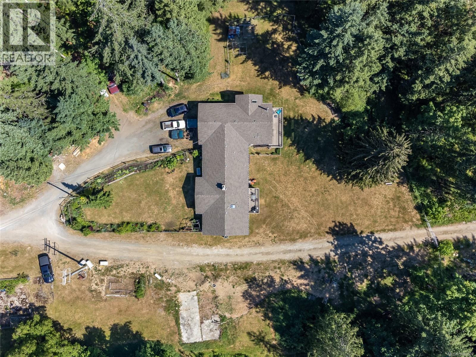 8598 Island Hwy N - Image 16