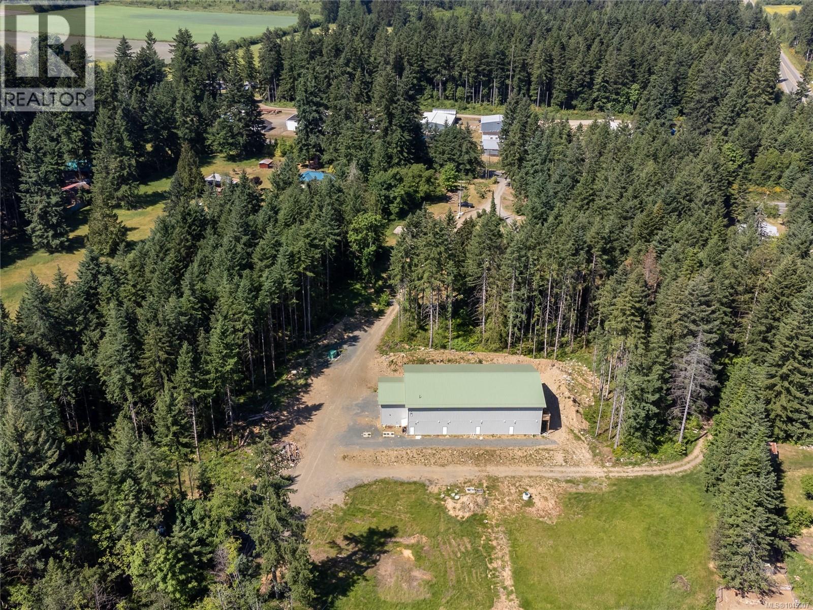 8598 Island Hwy N - 17