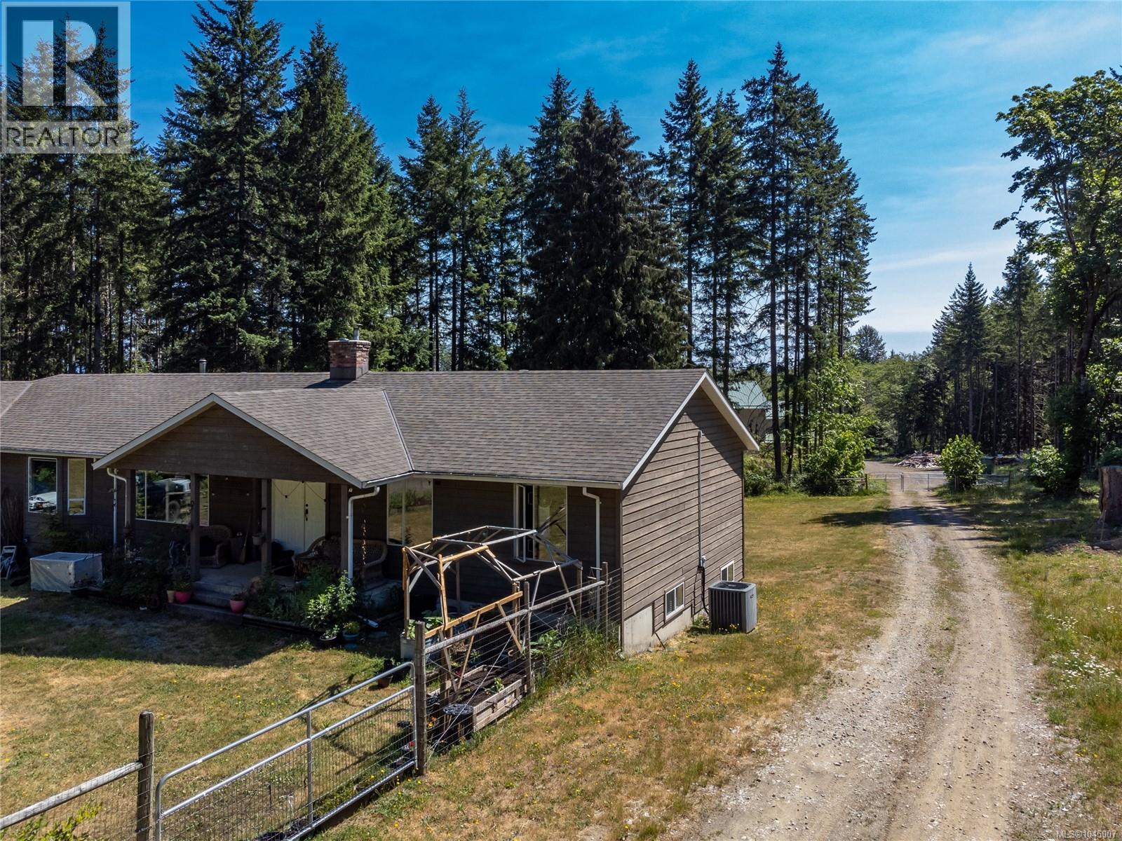 8598 Island Hwy N - 2