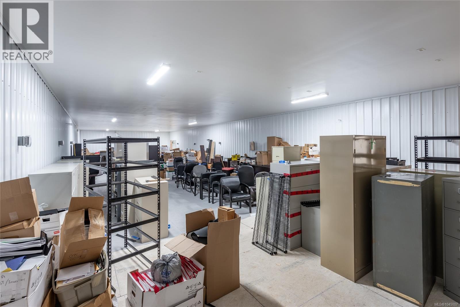8598 Island Hwy N - 40