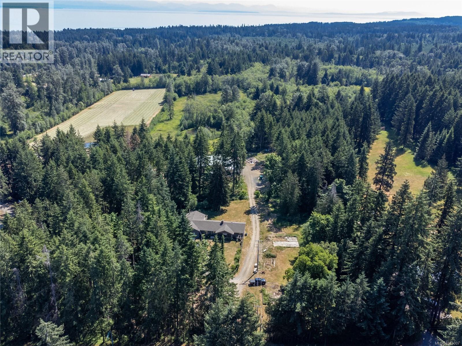 8598 Island Hwy N - 43