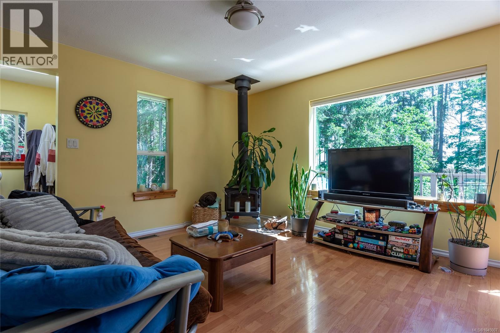 8598 Island Hwy N - 9