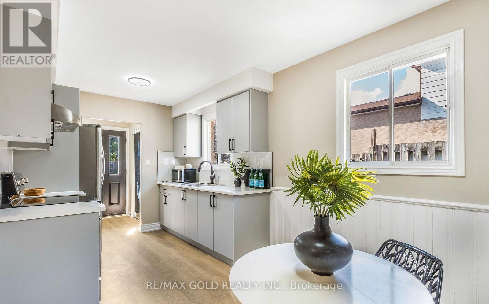 27 SYLVIA STREET - 12