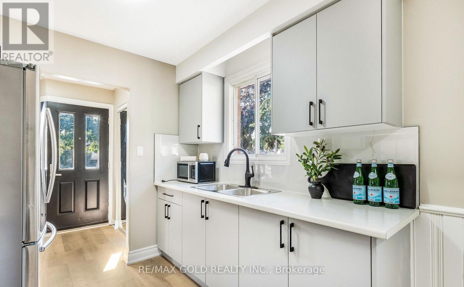 27 SYLVIA STREET - 14