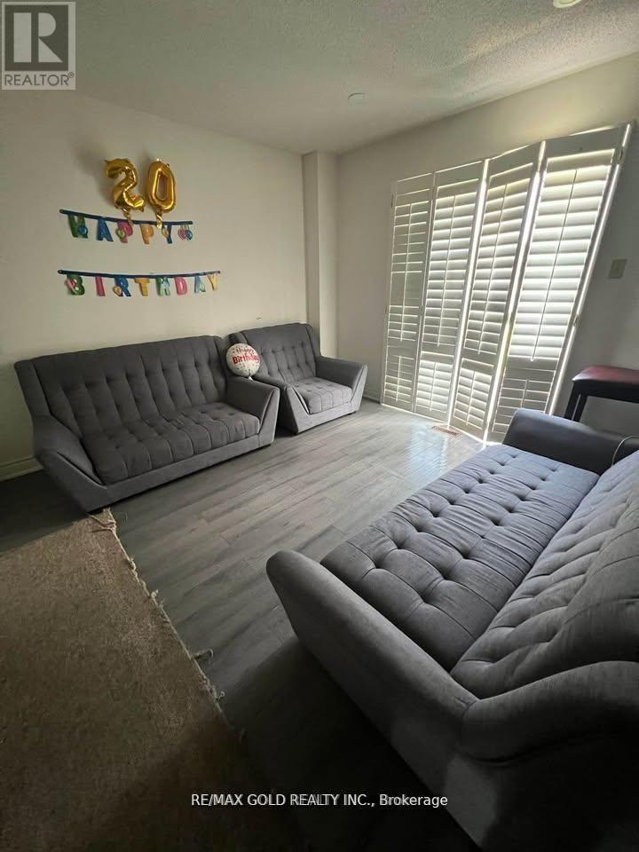 36 WINDMILL BOULEVARD - Image 4