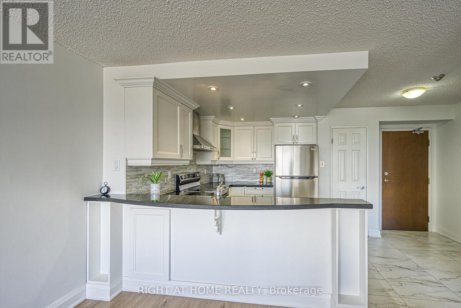 #1408 50 KINGSBRIDGE GARDEN CIRCLE - 10