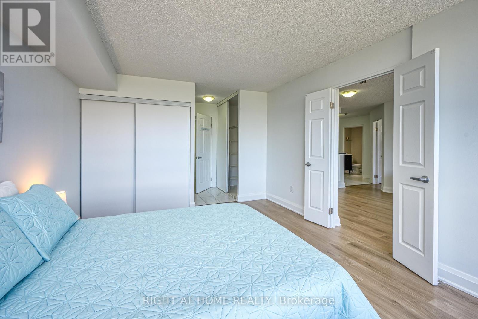#1408 50 KINGSBRIDGE GARDEN CIRCLE - 12