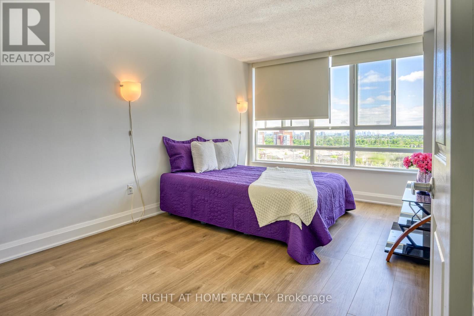 #1408 50 KINGSBRIDGE GARDEN CIRCLE - 20