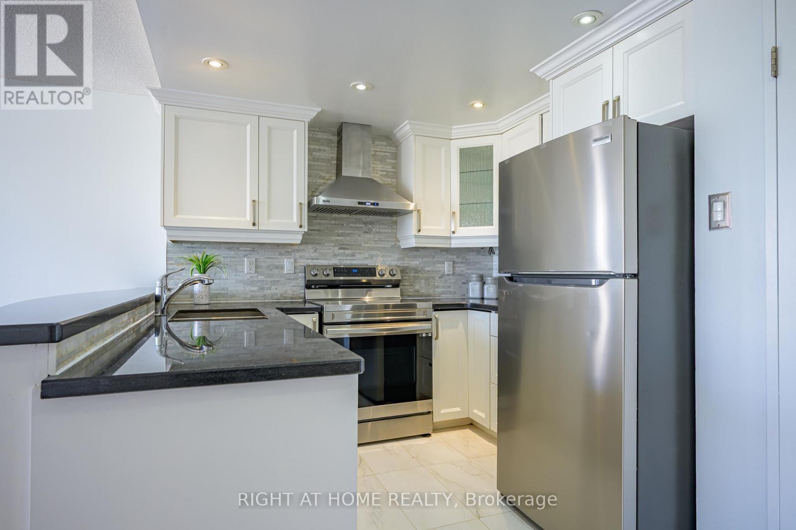 #1408 50 KINGSBRIDGE GARDEN CIRCLE - 7
