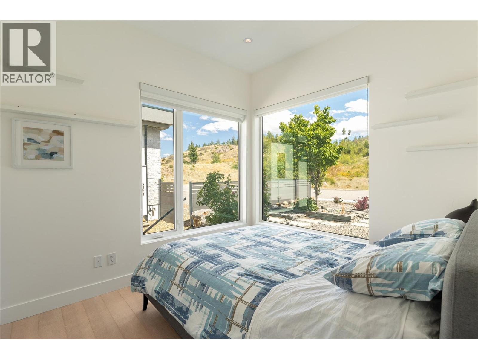 5552 Upper Mission Drive - Image 21