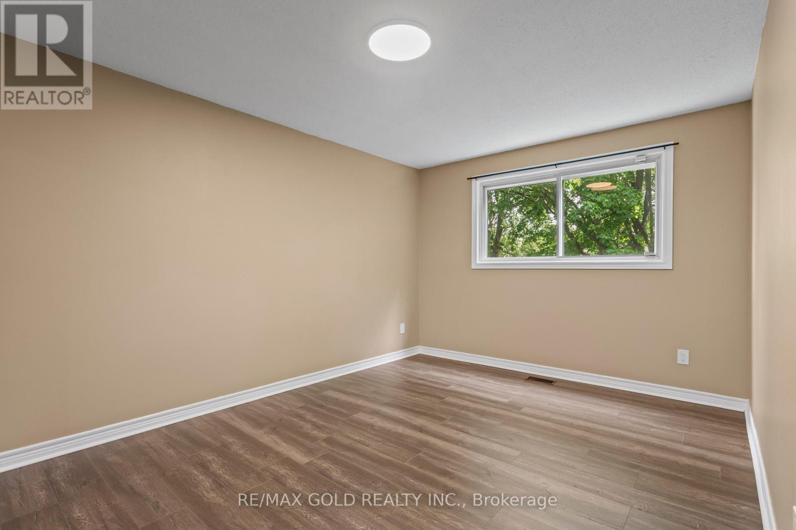 1588 ALDERSBROOK ROAD - 20