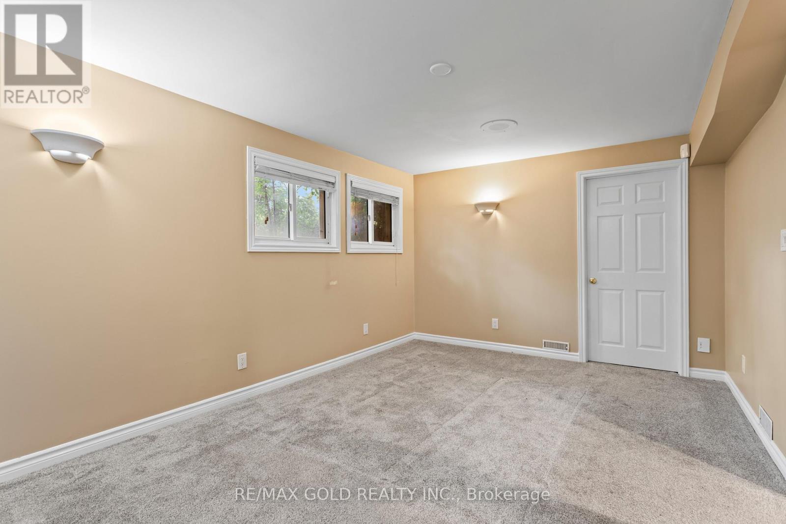 1588 ALDERSBROOK ROAD - 35