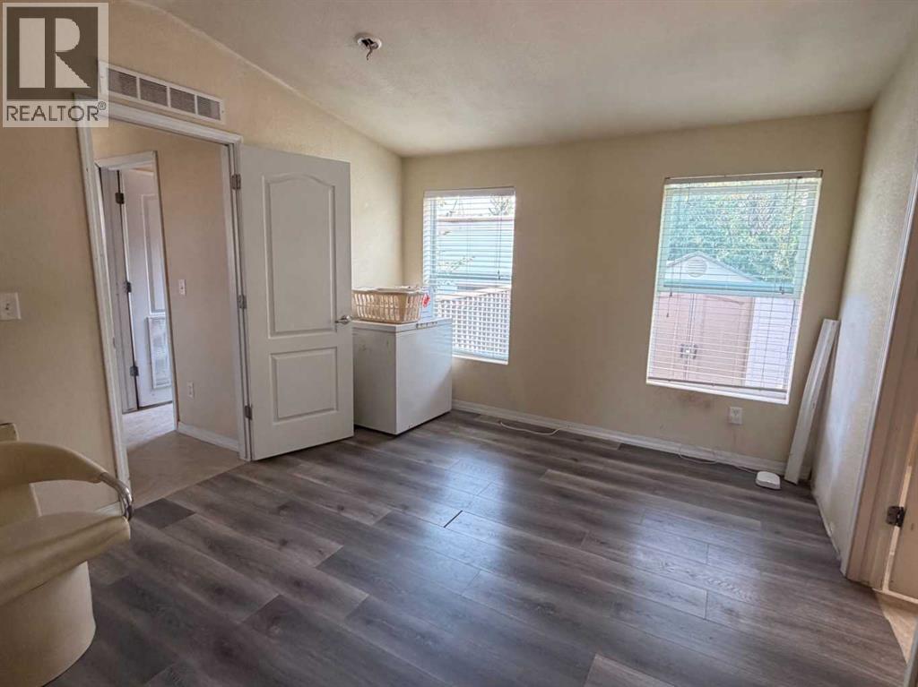 18, 1609 14 Street - 15