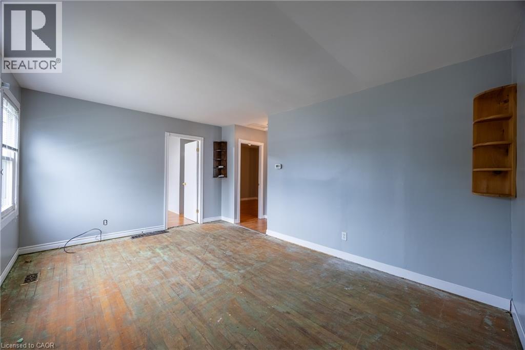 82 SALISBURY Avenue - Image 4