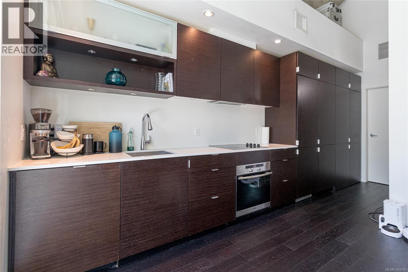#339 770 Fisgard St - 8