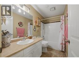 Kitchen - 2675 Pine Avenue Unit# 41, Lumby, BC V0E2G5 Photo 11