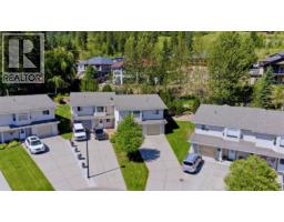 4pc Ensuite bath - 2675 Pine Avenue Unit# 41, Lumby, BC V0E2G5 Photo 6