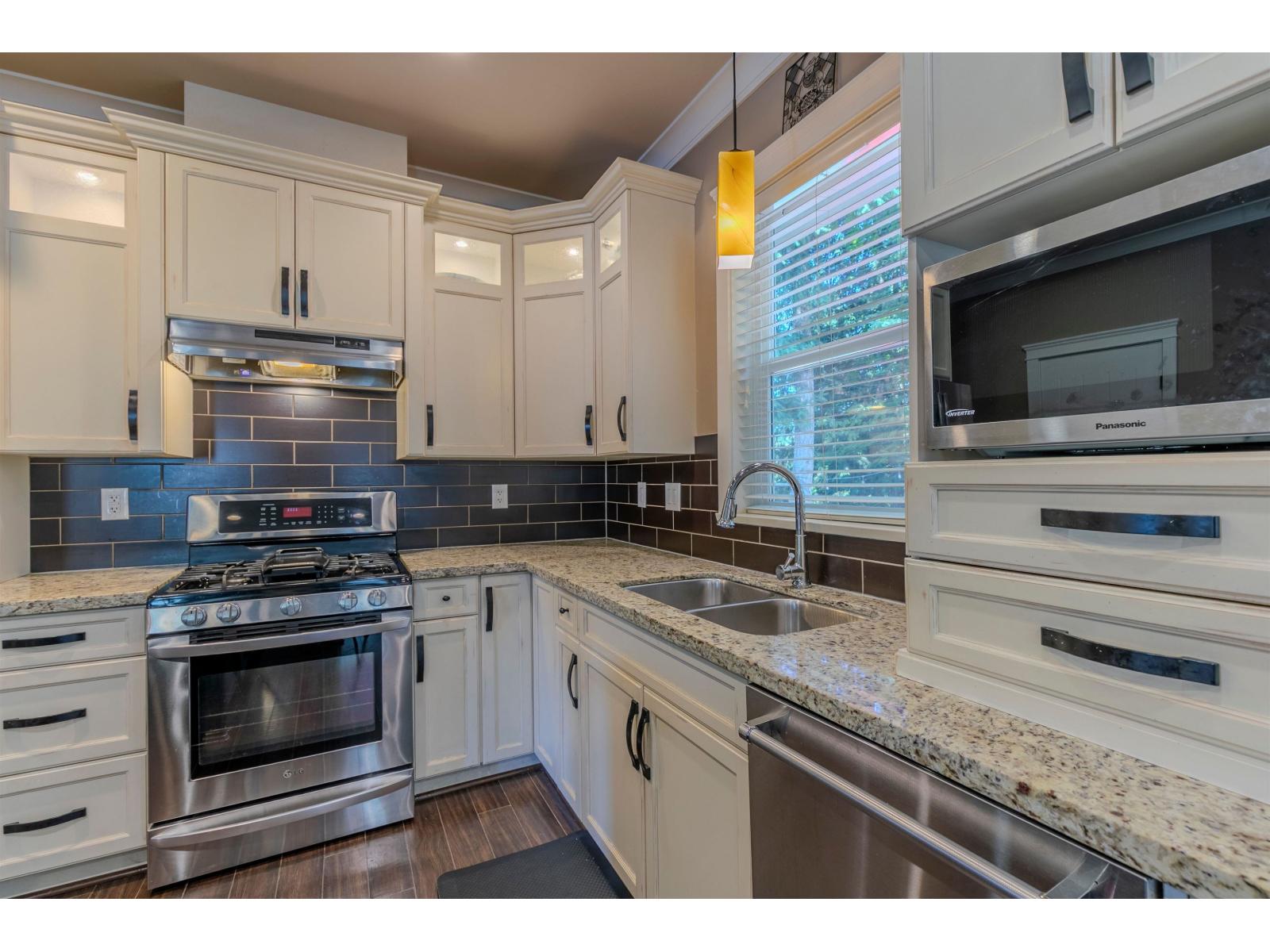 6 Bed, 4 Bath House for Sale in Mission – 35159 MCEWEN AVENUE, Mission – MLS# R3152344 - Image 17