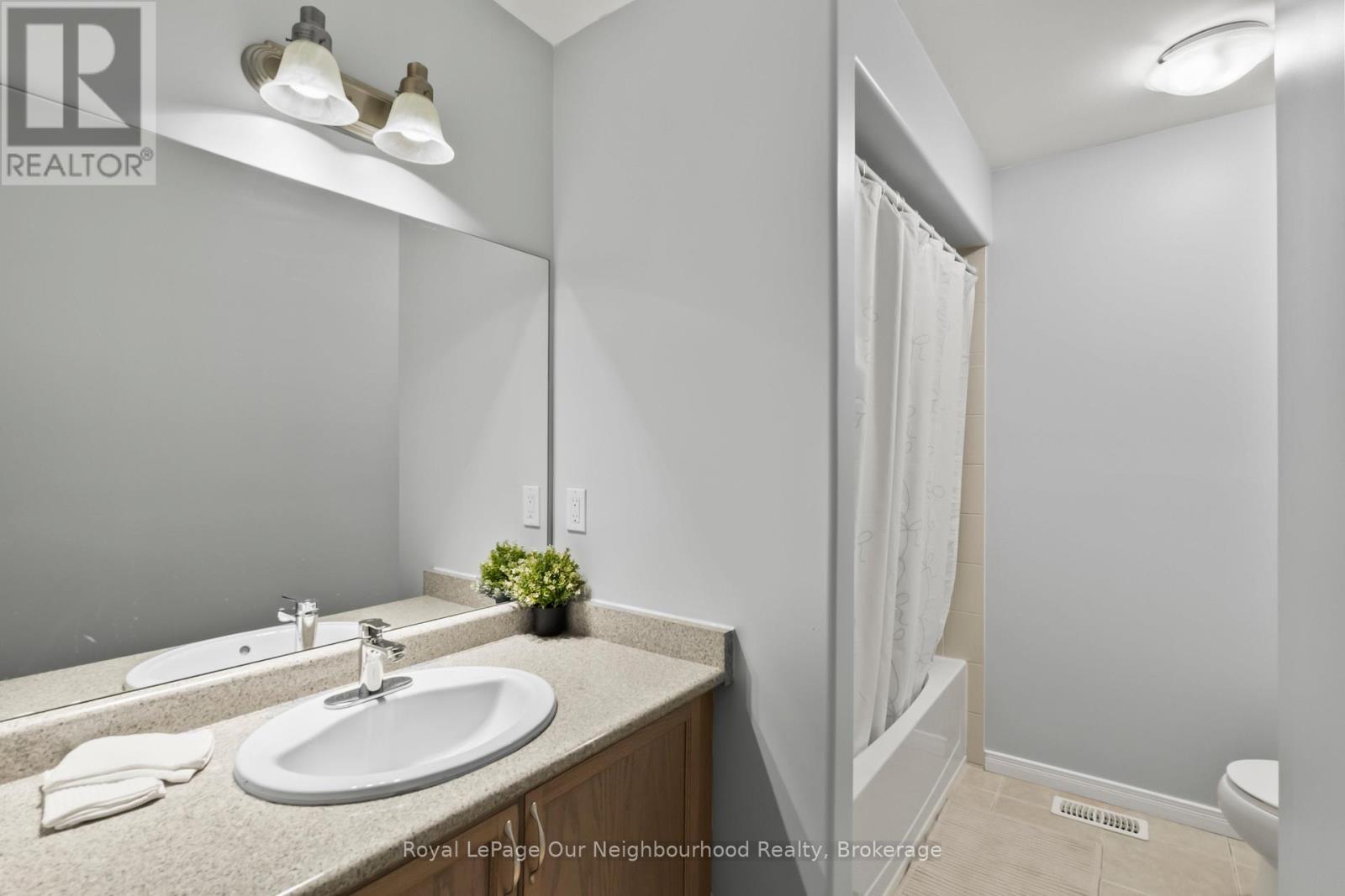 270 LOUDEN TERRACE - Image 19