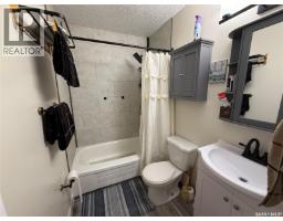 912 Larson Crescent, Eston, SK S0L1A0 Photo 10