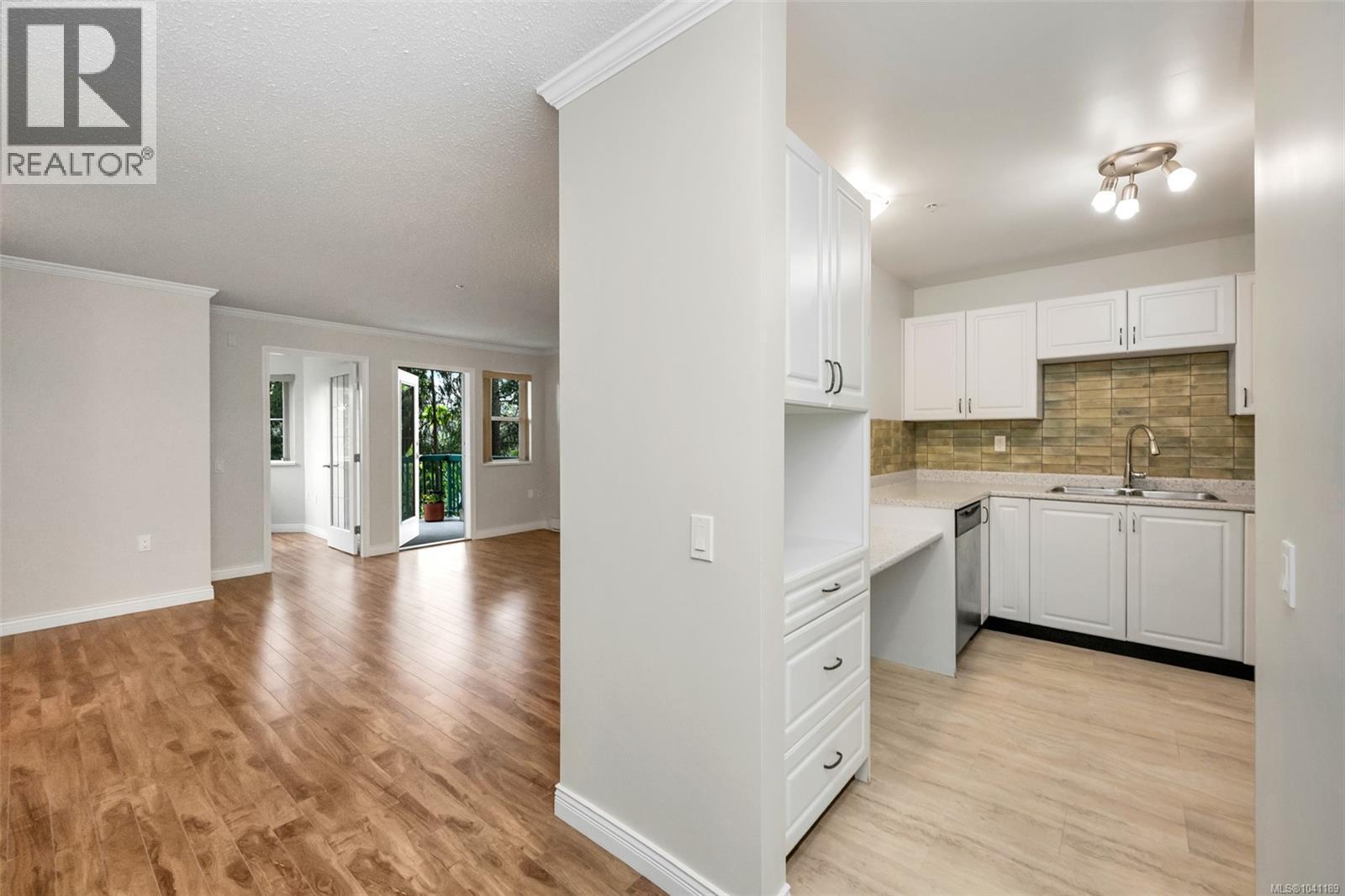 #112 290 Island Hwy - 14