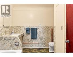 950 Dunn Ave, Saanich, BC V8X2Z4 Photo 18
