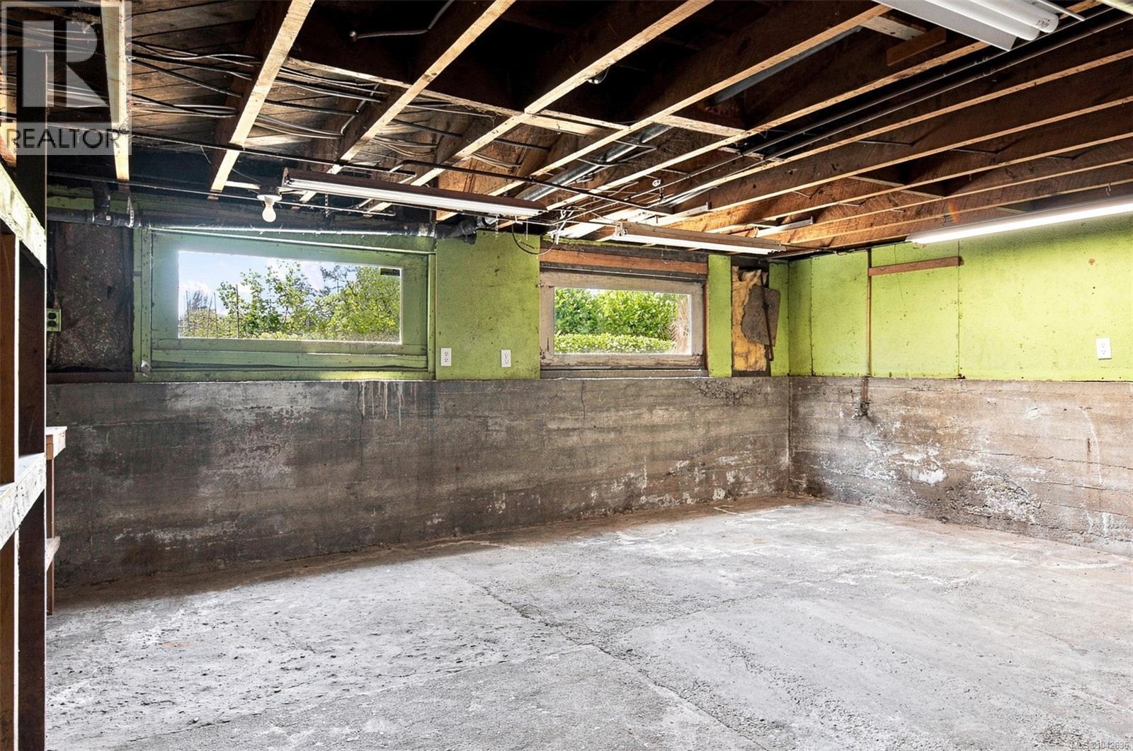 950 Dunn Ave - 27