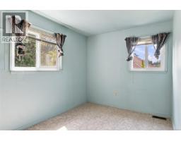 950 Dunn Ave, Saanich, BC V8X2Z4 Photo 20