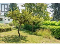 950 Dunn Ave, Saanich, BC V8X2Z4 Photo 35