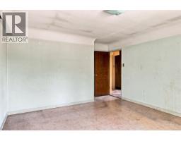 950 Dunn Ave, Saanich, BC V8X2Z4 Photo 17