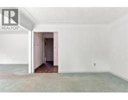 Living room - 950 Dunn Ave, Saanich, BC V8X2Z4 Photo 15