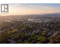 950 Dunn Ave, Saanich, BC V8X2Z4 Photo 42