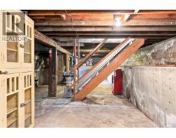 950 Dunn Ave, Saanich, BC V8X2Z4 Photo 28