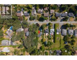 950 Dunn Ave, Saanich, BC V8X2Z4 Photo 39