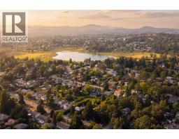 950 Dunn Ave, Saanich, BC V8X2Z4 Photo 41