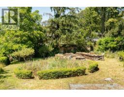950 Dunn Ave, Saanich, BC V8X2Z4 Photo 33