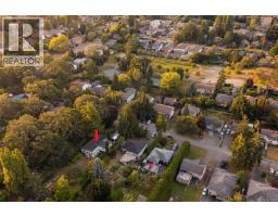 950 Dunn Ave, Saanich, BC V8X2Z4 Photo 40