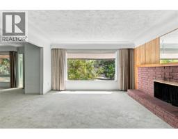 Laundry room - 950 Dunn Ave, Saanich, BC V8X2Z4 Photo 9