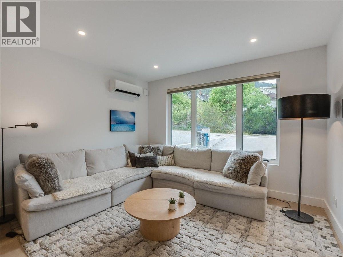 #B 514 ROBSON Street - Image 12