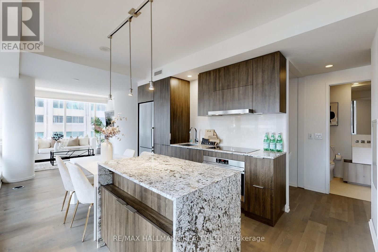 Photo of 1 Bloor Street