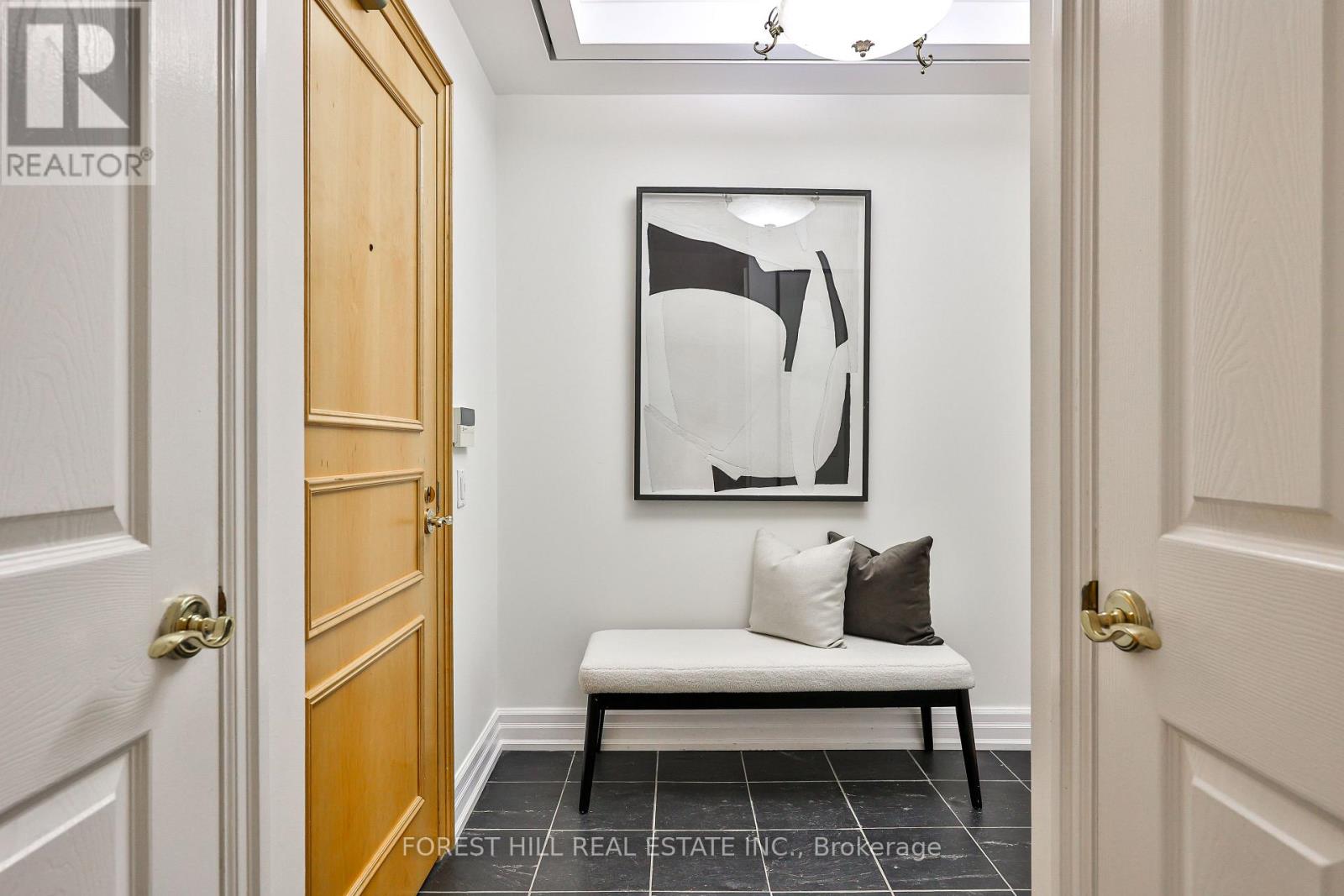 #305 38 AVENUE ROAD - 25