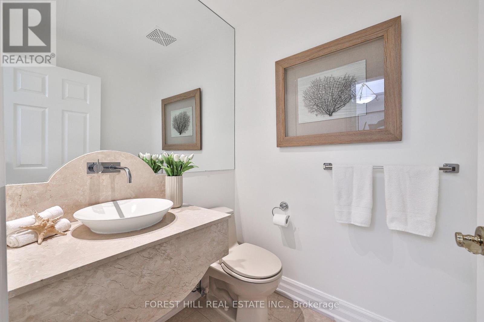 #305 38 AVENUE ROAD - 26