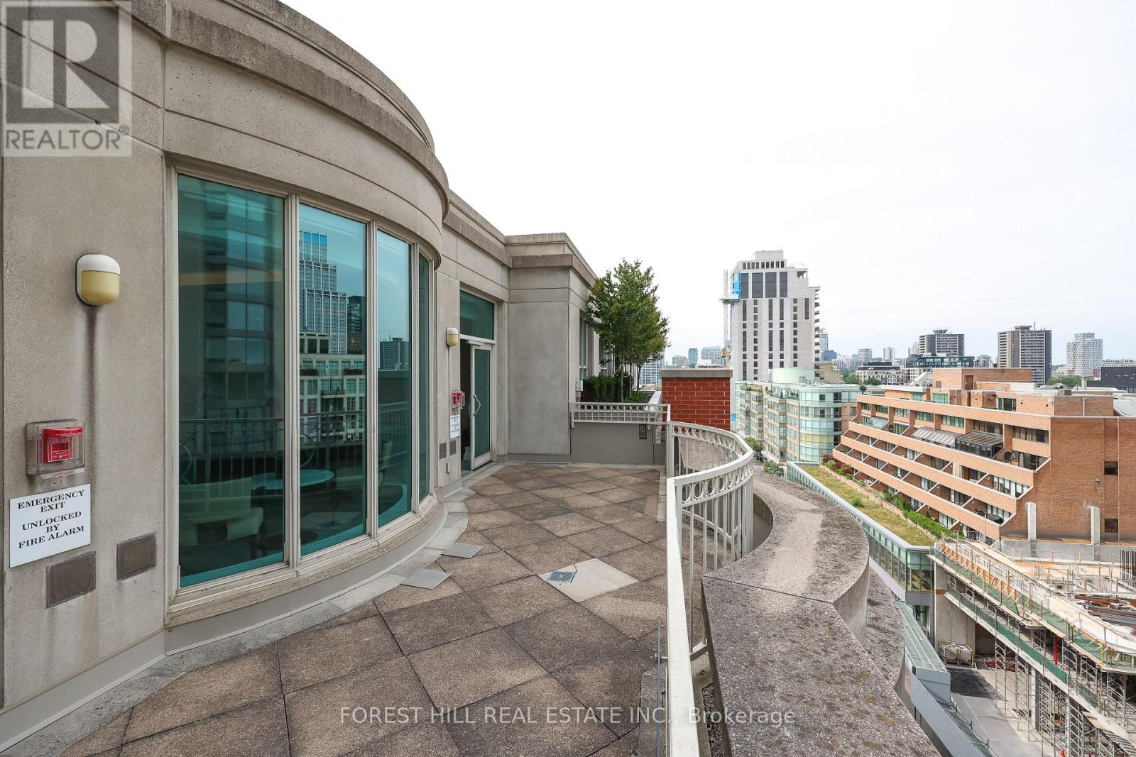 #305 38 AVENUE ROAD - 34